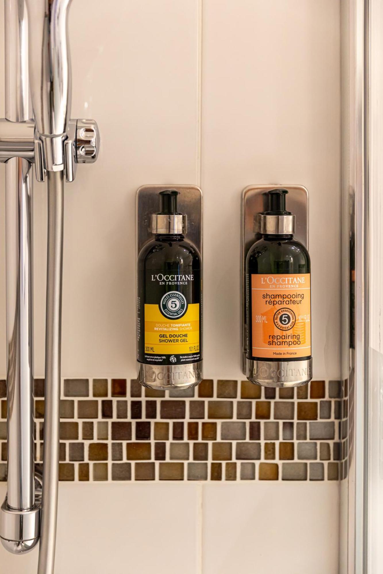 Fraser Suites Paris La Defense Courbevoie Eksteriør bilde Shower gel and shampoo